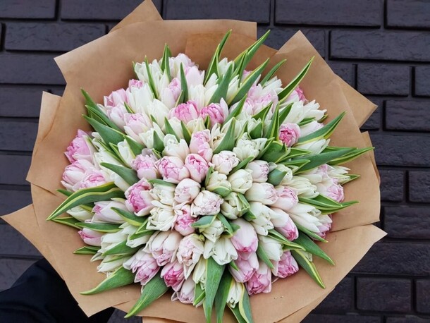 Букет из 121 тюльпана, артикул F1252915 - 35420 рублей, доставка по городу. Flawery - доставка цветов