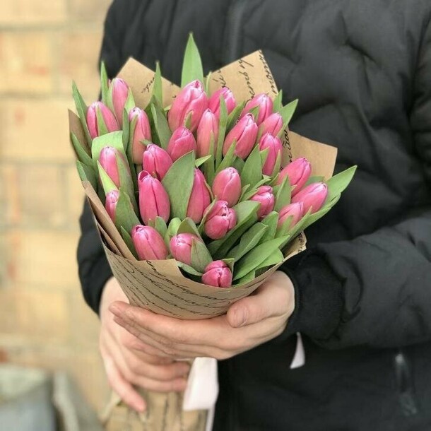 Букет розовых тюльпанов, артикул F1254849 - 7645 рублей, доставка по городу. Flawery - доставка цветов