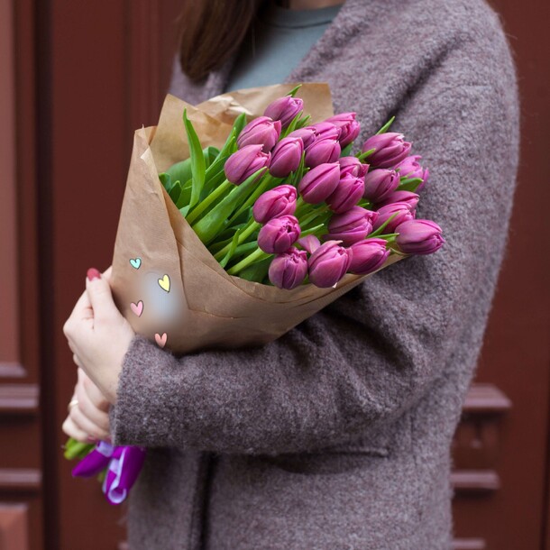 Букет тюльпанов, артикул F1255082 - 5720 рублей, доставка по городу. Flawery - доставка цветов