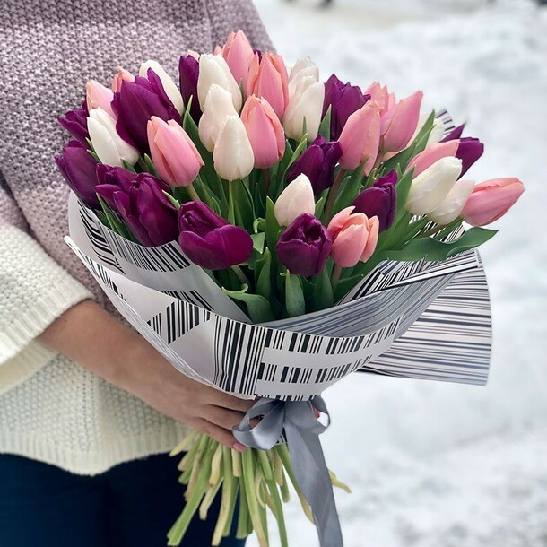 Букет тюльпанов, артикул F1255091 - 7700 рублей, доставка по городу. Flawery - доставка цветов
