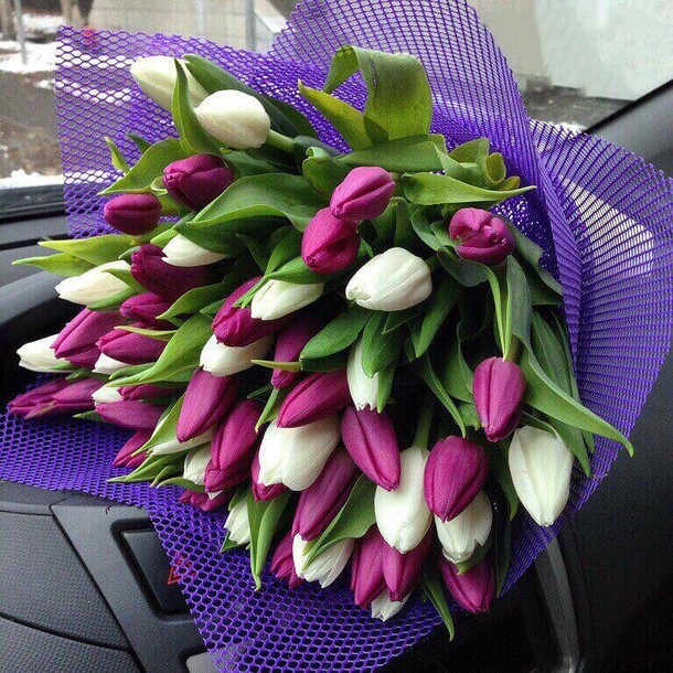 Букет из тюльпанов, артикул F1255102 - 11110 рублей, доставка по городу. Flawery - доставка цветов