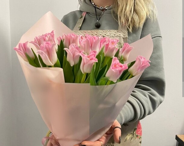 Букет тюльпанов, артикул F1255128 - 5335 рублей, доставка по городу. Flawery - доставка цветов