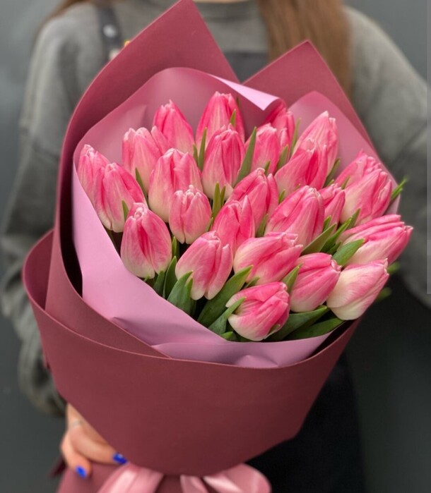 Букет тюльпанов, артикул F1255130 - 7590 рублей, доставка по городу. Flawery - доставка цветов