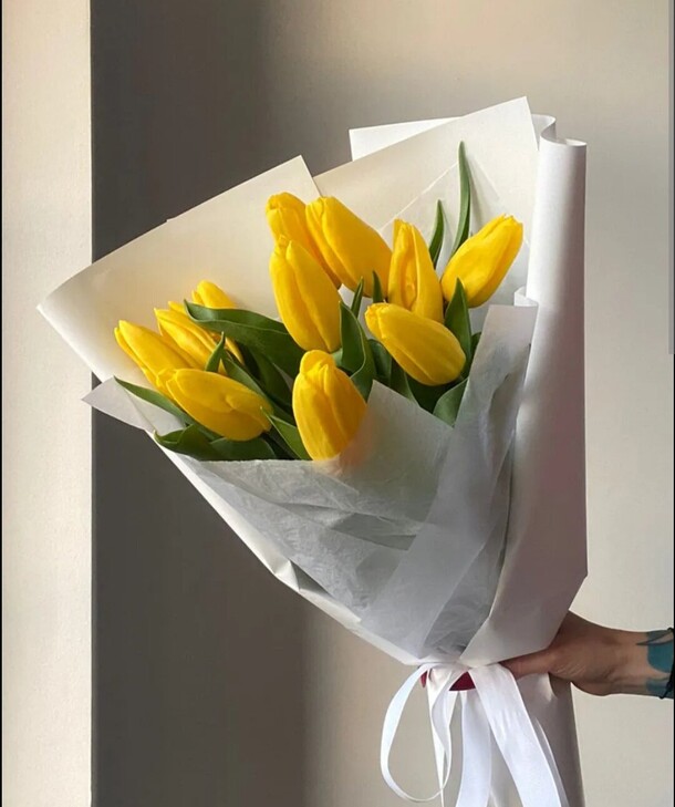 Букет тюльпанов, артикул F1255133 - 3575 рублей, доставка по городу. Flawery - доставка цветов
