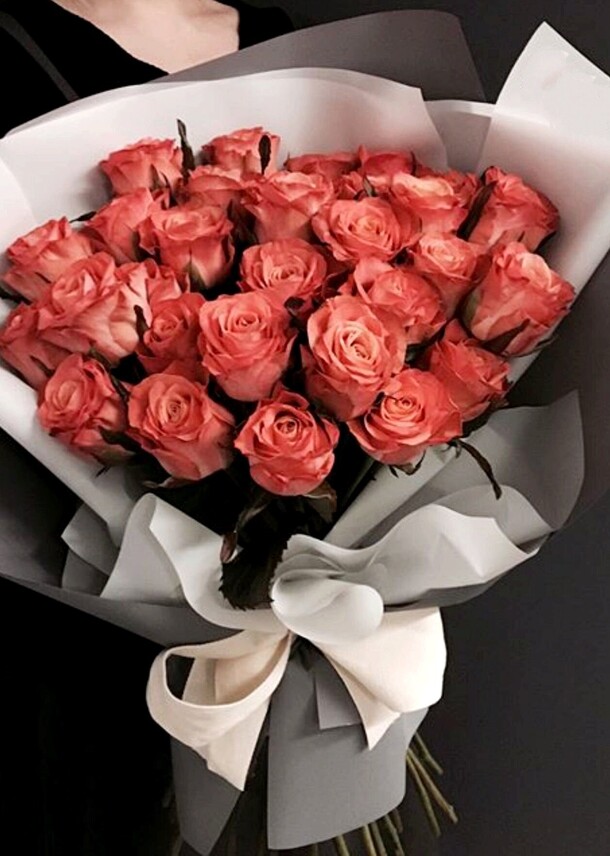 Букет роз, артикул F1255289 - 12320 рублей, доставка по городу. Flawery - доставка цветов