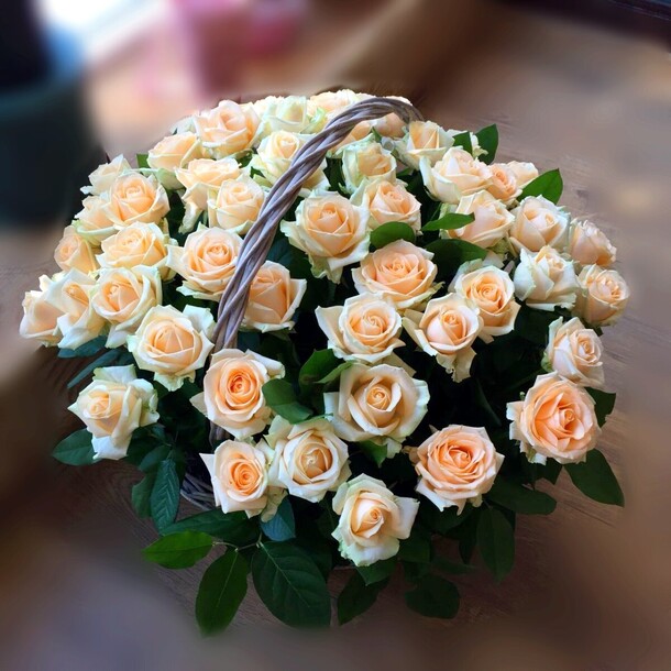 Корзина роз, артикул F1255293 - 24751 рублей, доставка по городу. Flawery - доставка цветов