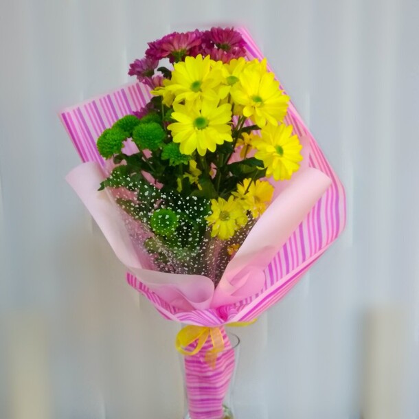 Букет цветов скромный, артикул F1255343 - 1980 рублей, доставка по городу. Flawery - доставка цветов