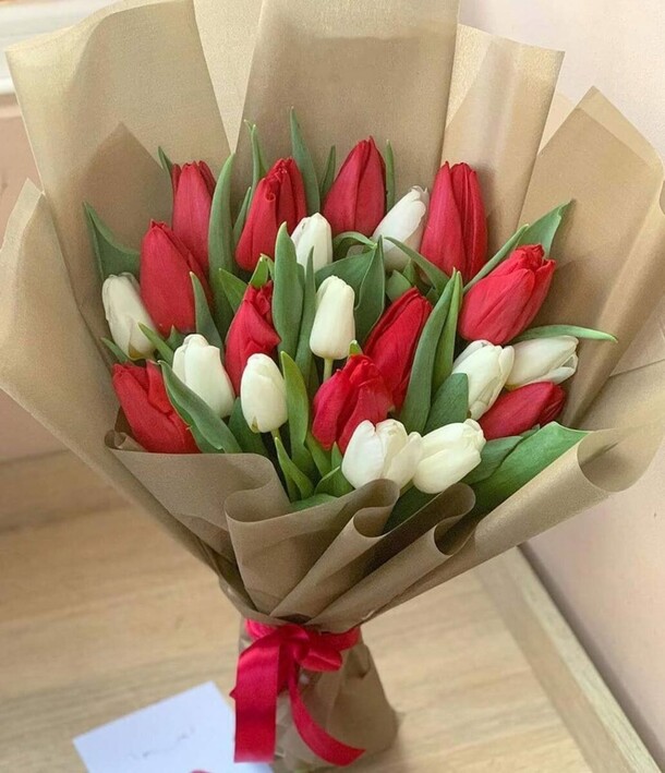 Букет тюльпанов, артикул F1255413 - 7095 рублей, доставка по городу. Flawery - доставка цветов