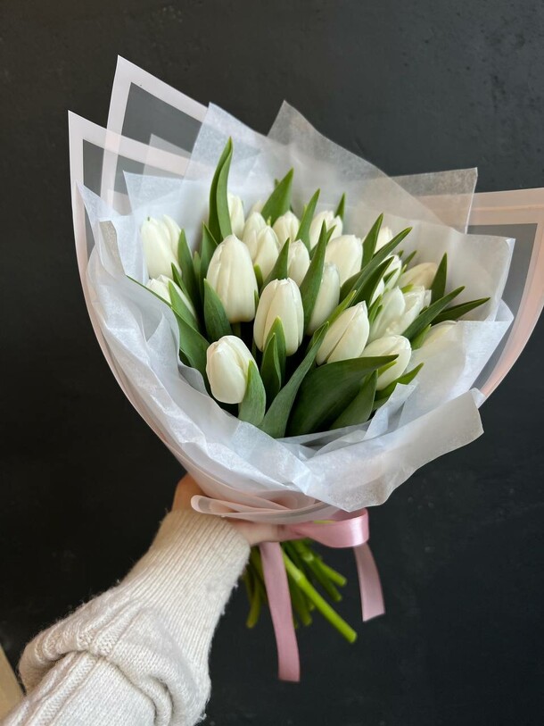 Букет тюльпанов, артикул F1255456 - 5885 рублей, доставка по городу. Flawery - доставка цветов