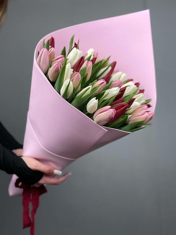 Букет тюльпанов, артикул F1255459 - 10340 рублей, доставка по городу. Flawery - доставка цветов