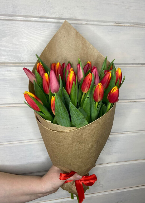 Букет тюльпанов, артикул F1255476 - 6380 рублей, доставка по городу. Flawery - доставка цветов