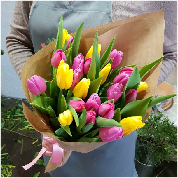 Букет тюльпанов, артикул F1255477 - 6875 рублей, доставка по городу. Flawery - доставка цветов