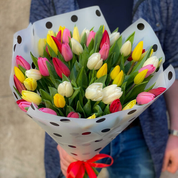 Букет тюльпанов, артикул F1255478 - 12265 рублей, доставка по городу. Flawery - доставка цветов