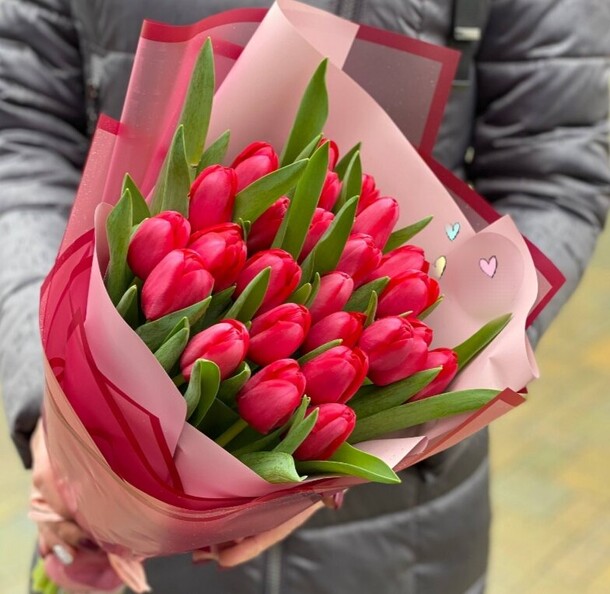 Букет тюльпанов, артикул F1255491 - 7810 рублей, доставка по городу. Flawery - доставка цветов