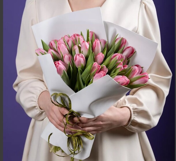 Букет тюльпанов, артикул F1255620 - 8140 рублей, доставка по городу. Flawery - доставка цветов