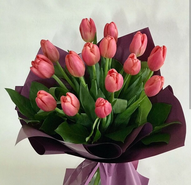 Букет тюльпанов, артикул F1255622 - 4785 рублей, доставка по городу. Flawery - доставка цветов