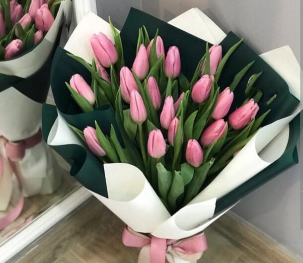 Букет тюльпанов, артикул F1255645 - 6380 рублей, доставка по городу. Flawery - доставка цветов