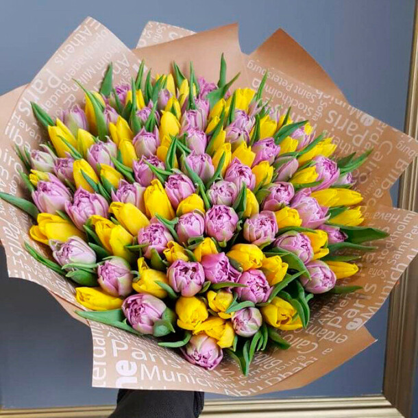101 тюльпан, артикул F1255809 - 29700 рублей, доставка по городу. Flawery - доставка цветов