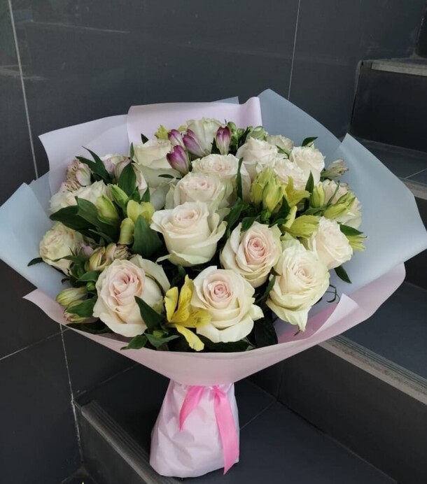 Букет цветов, артикул F1255885 - 9021 рублей, доставка по городу. Flawery - доставка цветов