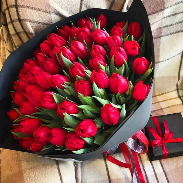 Букет тюльпанов, артикул F1255904 - 15235 рублей, доставка по городу. Flawery - доставка цветов