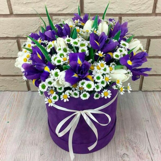 Букет в шляпной коробке, артикул F1256017 - 10120 рублей, доставка по городу. Flawery - доставка цветов