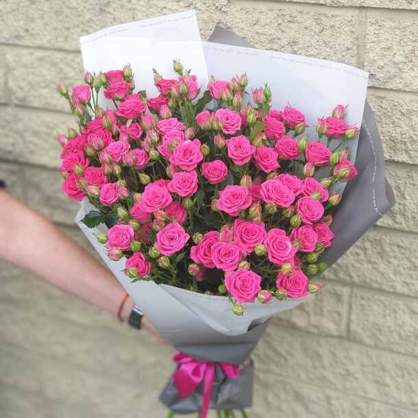 Букет кустовых роз, артикул F1256602 - 5170 рублей, доставка по городу. Flawery - доставка цветов