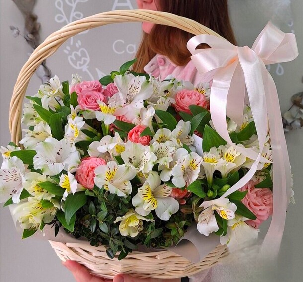 Корзина цветов, артикул F1256626 - 7480 рублей, доставка по городу. Flawery - доставка цветов