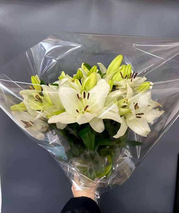 Букет лилий, артикул F1264191 - 7040 рублей, доставка по городу. Flawery - доставка цветов