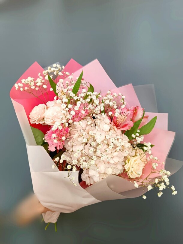 Букет с гортензией, артикул F1266749 - 4180 рублей, доставка по городу. Flawery - доставка цветов