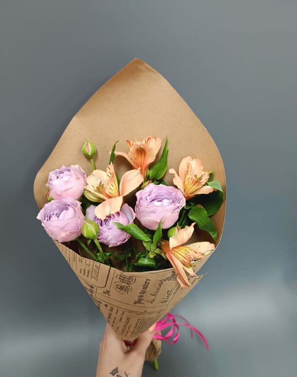 Минибукет «комплимент», артикул F1267543 - 1320 рублей, доставка по городу. Flawery - доставка цветов