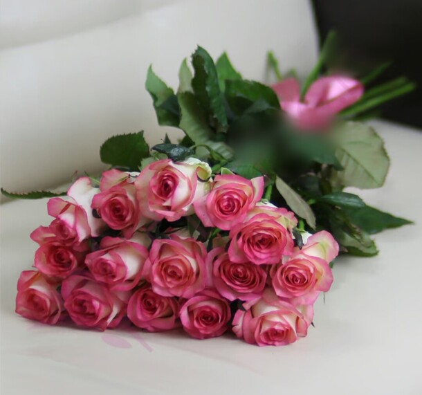 Букет розовых роз, артикул F1268587 - 6875 рублей, доставка по городу. Flawery - доставка цветов