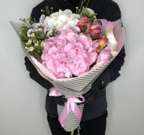 Букет " элегантный", артикул F1268600 - 3575 рублей, доставка по городу. Flawery - доставка цветов