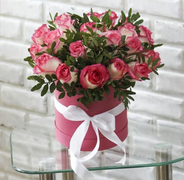 Букет в шляпной коробке, артикул F1269414 - 11660 рублей, доставка по городу. Flawery - доставка цветов