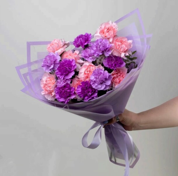 Букет разноцветных гвоздик, артикул F1272073 - 6380 рублей, доставка по городу. Flawery - доставка цветов