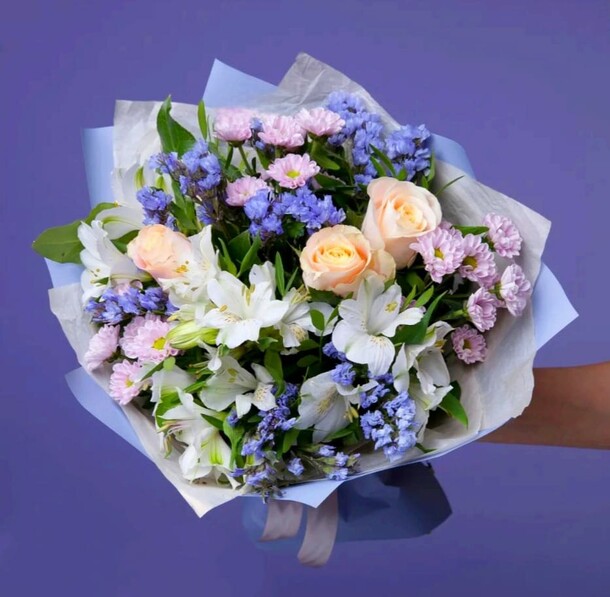 Авторский букет «волна», артикул F1274979 - 6292 рублей, доставка по городу. Flawery - доставка цветов