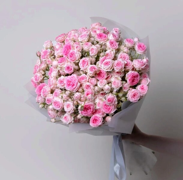 Букет кустовых роз, артикул F1275863 - 6820 рублей, доставка по городу. Flawery - доставка цветов