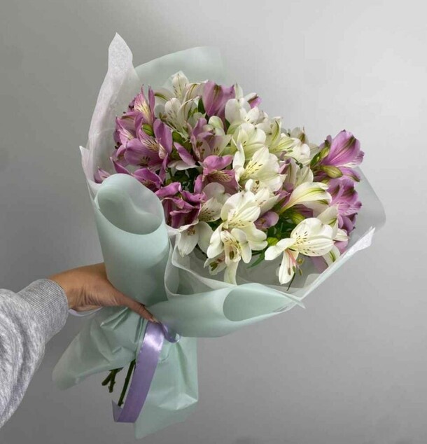 Букет альстромерий, артикул F1281275 - 3795 рублей, доставка по городу. Flawery - доставка цветов