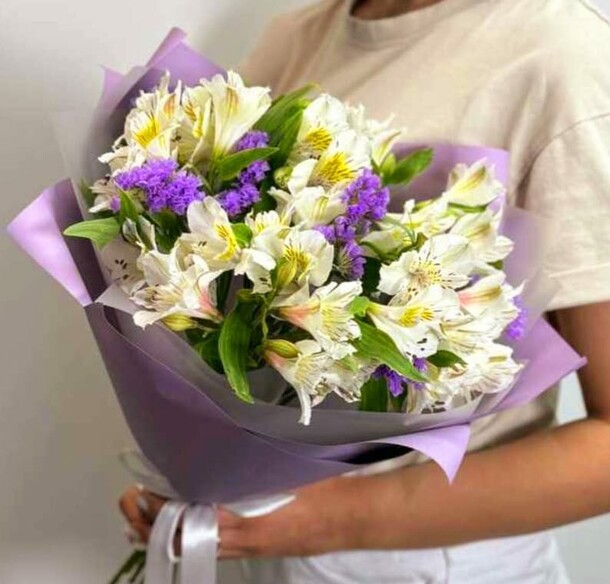 Букет альстромерий, артикул F1290323 - 3630 рублей, доставка по городу. Flawery - доставка цветов