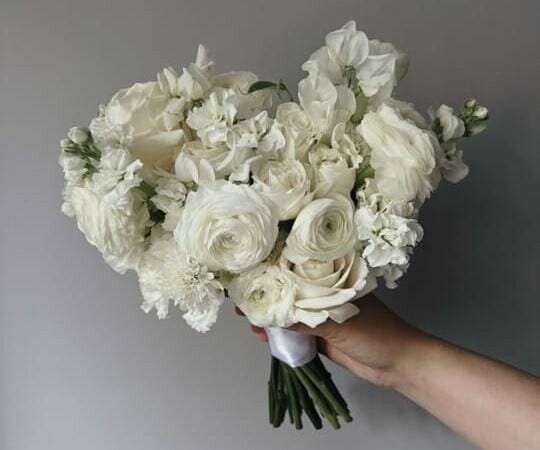 Букет невесты с ранункулюсами, артикул F1291314 - 17394 рублей, доставка по городу. Flawery - доставка цветов