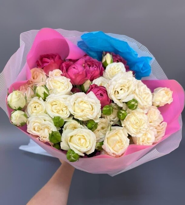 Букет кустовых роз, артикул F1326938 - 5891 рублей, доставка по городу. Flawery - доставка цветов