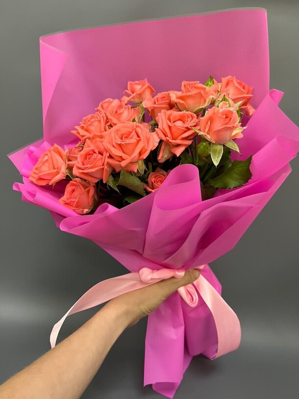 Букет кустовых роз, артикул F1326939 - 3670 рублей, доставка по городу. Flawery - доставка цветов