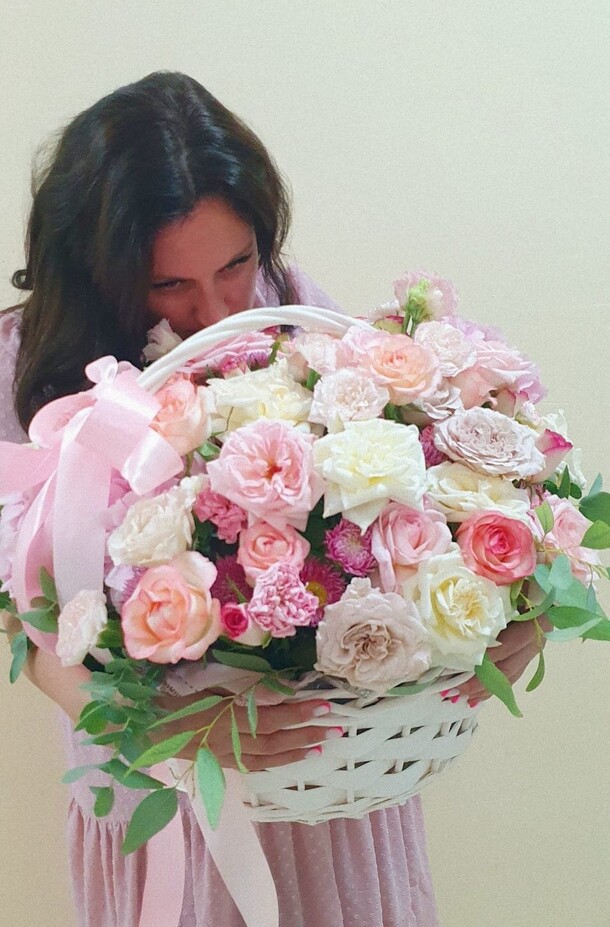 Букет в корзине, артикул F1329798 - 29800 рублей, доставка по городу. Flawery - доставка цветов