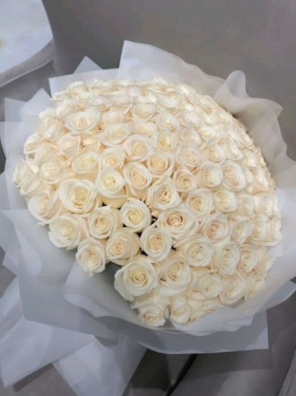 Букет белых роз, артикул F1334637 - 24000 рублей, доставка по городу. Flawery - доставка цветов