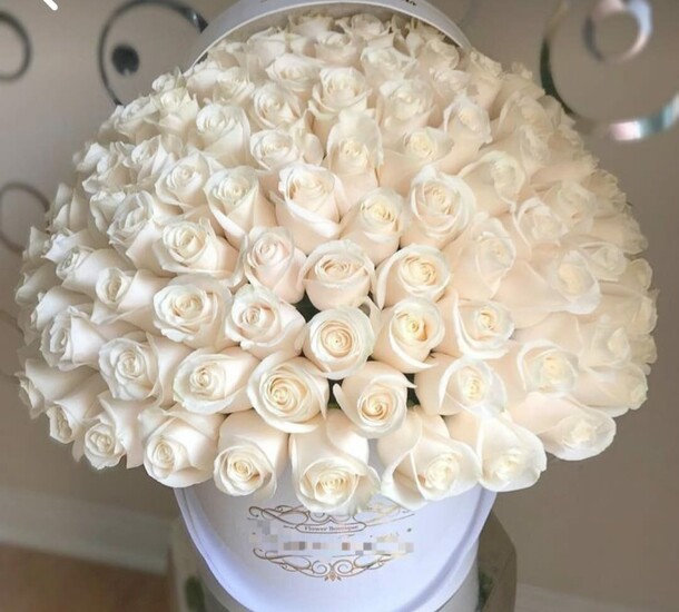 Букет роз в шляпной коробке, артикул F1334639 - 15000 рублей, доставка по городу. Flawery - доставка цветов