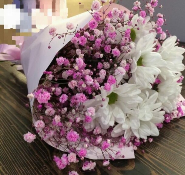 Букет из хризантемы и гипсофил, артикул F1353968 - 2800 рублей, доставка по городу. Flawery - доставка цветов