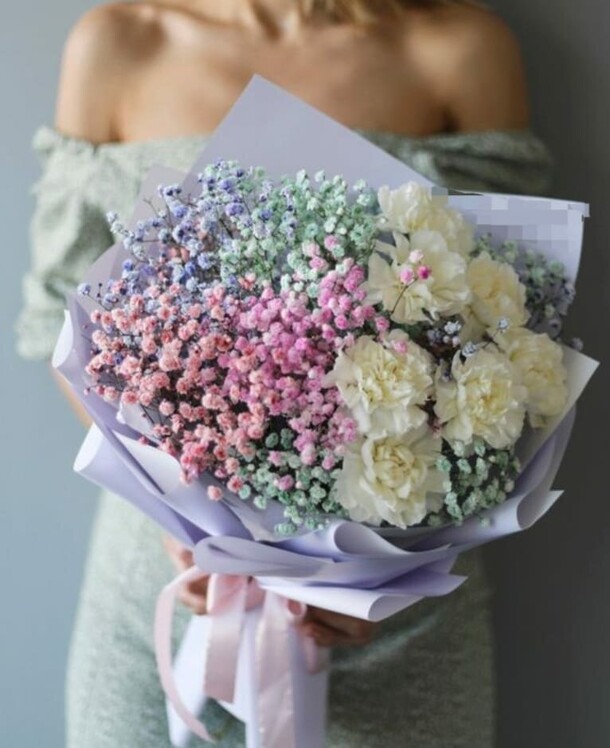 Букет «радужное облако», артикул F1353970 - 5800 рублей, доставка по городу. Flawery - доставка цветов