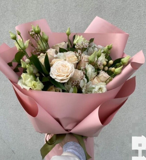 Букет из роз и гипсофил, артикул F1353974 - 3801 рублей, доставка по городу. Flawery - доставка цветов