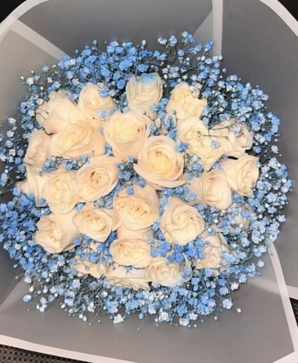 Букет из роз и гипсофил, артикул F1356747 - 18450 рублей, доставка по городу. Flawery - доставка цветов