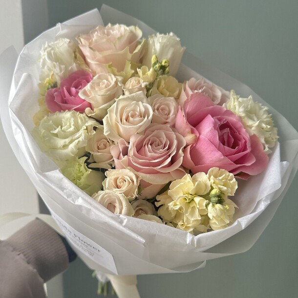 Нежный букет 😍, артикул F1241563 - 3190 рублей, доставка по городу. Flawery - доставка цветов