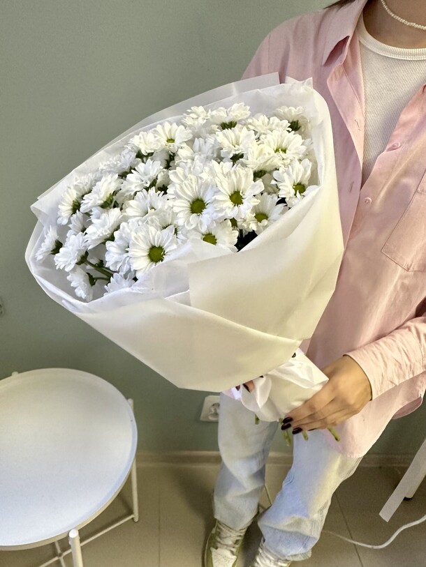 Ромашки хризантемовые, артикул F1242054 - 2860 рублей, доставка по городу. Flawery - доставка цветов